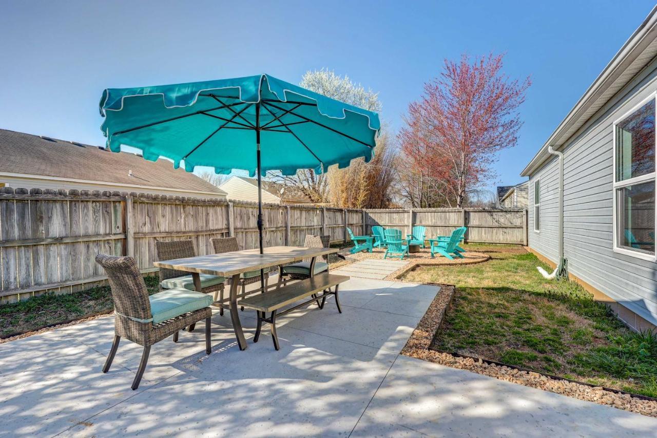 Chic Bentonville Home With Patio And Fire Pit! Exteriör bild