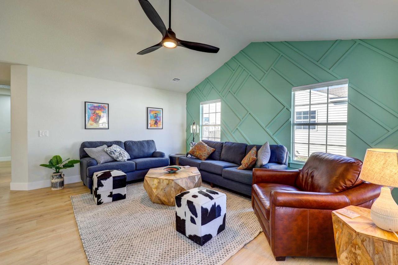 Chic Bentonville Home With Patio And Fire Pit! Exteriör bild