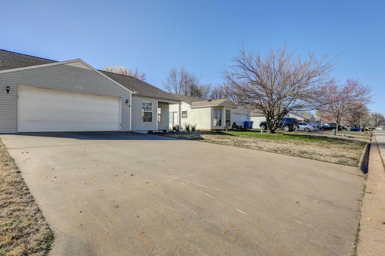 Chic Bentonville Home With Patio And Fire Pit! Exteriör bild